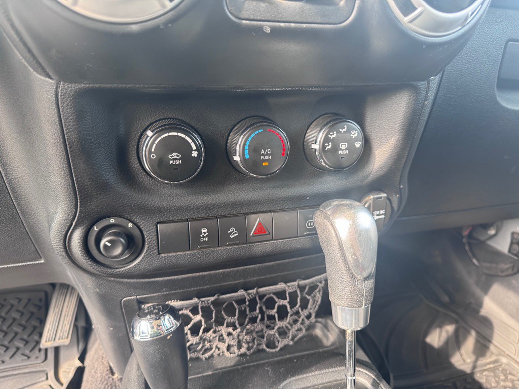 2011 Jeep Wrangler Unlimited Image 15