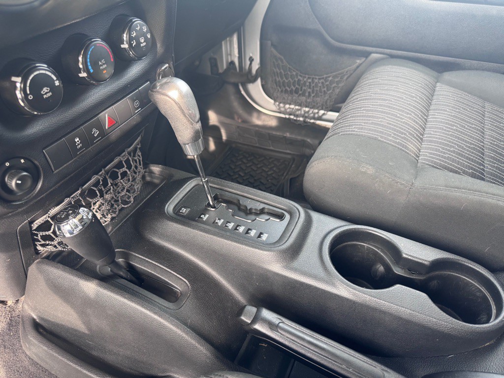 2011 Jeep Wrangler Unlimited Image 16