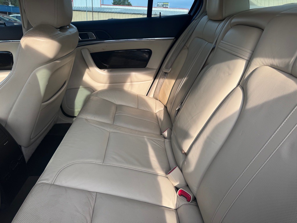 2013 Lincoln MKS Image 23