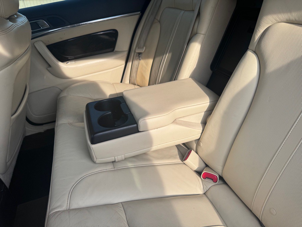 2013 Lincoln MKS Image 24