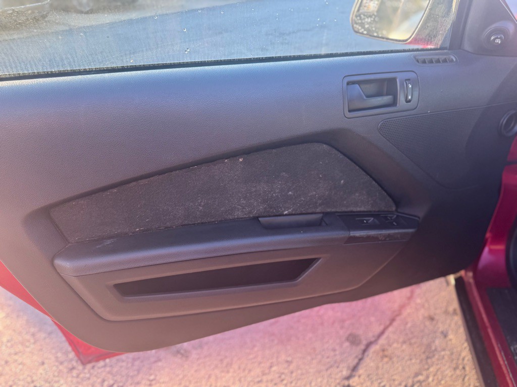 2012 Ford Mustang Image 12