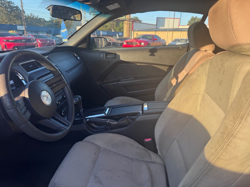 2012 Ford Mustang Image 13