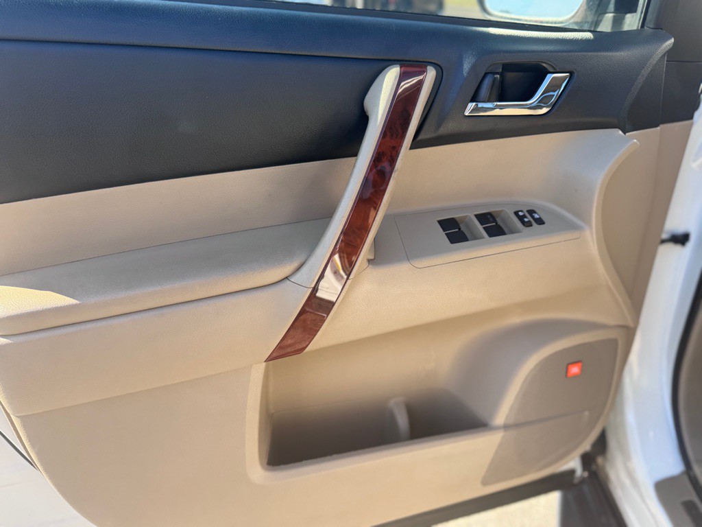 2013 Toyota Highlander Image 9