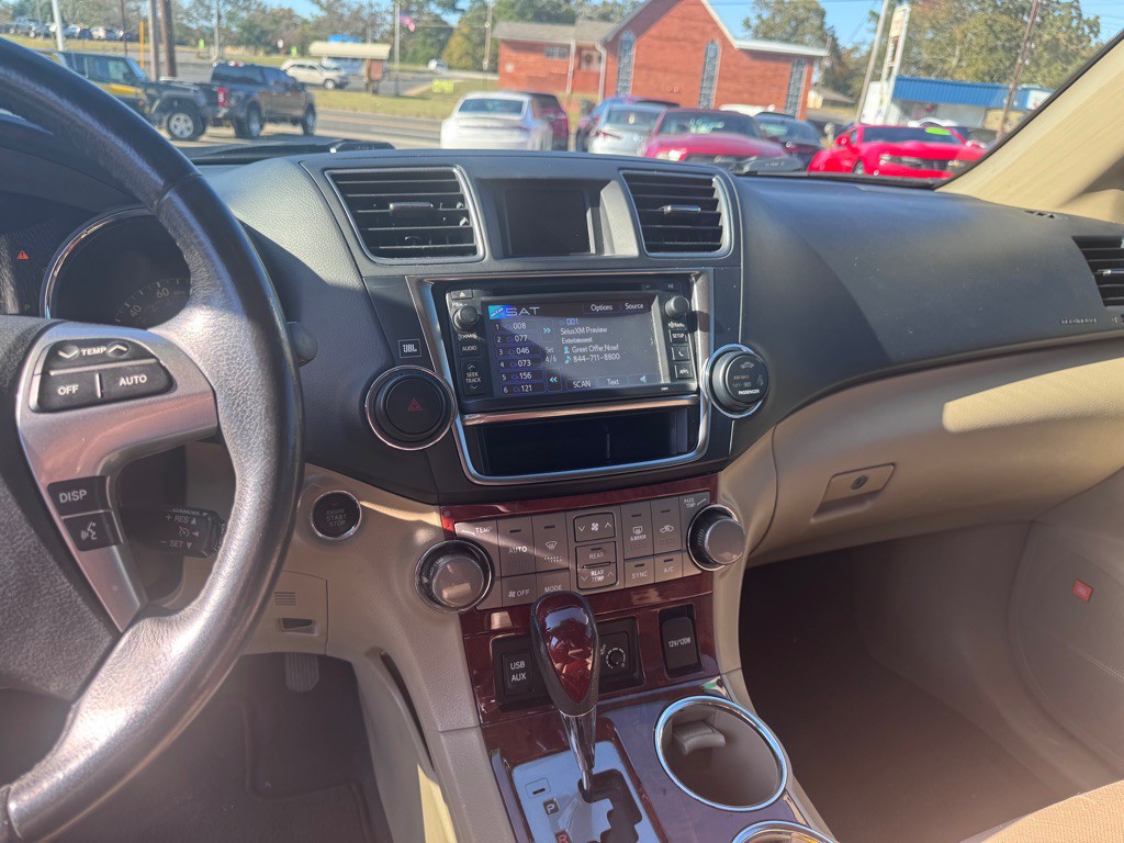 2013 Toyota Highlander Image 12