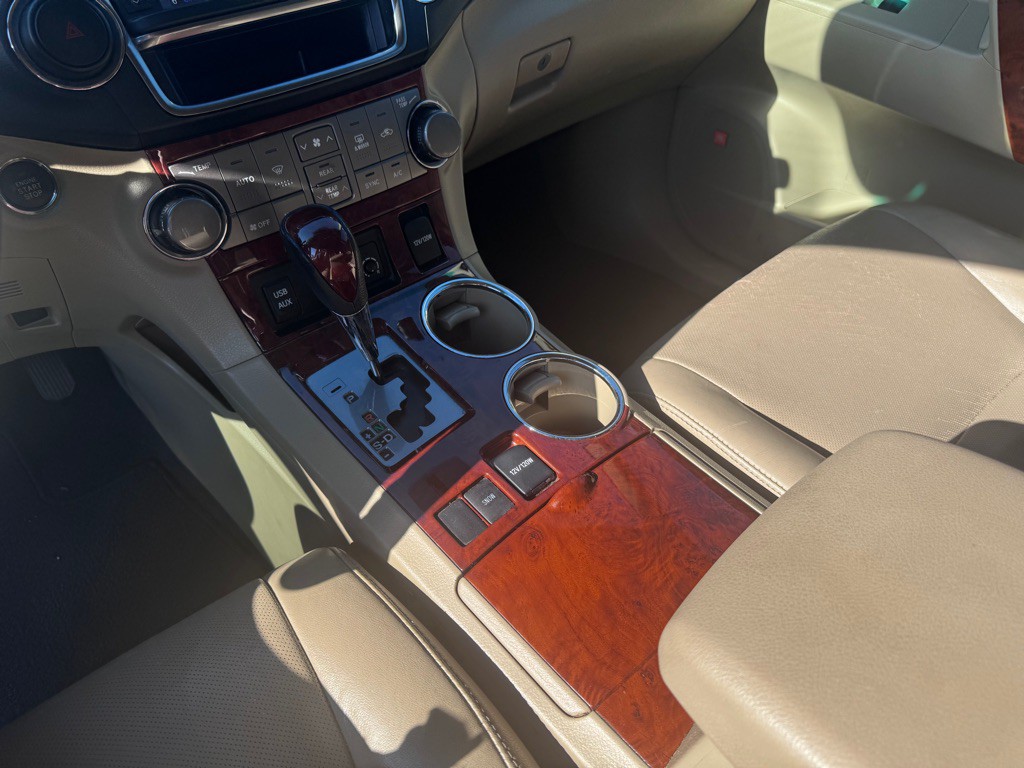 2013 Toyota Highlander Image 16