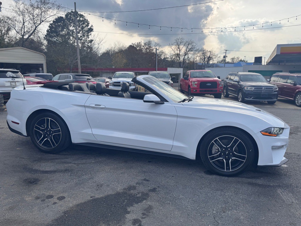 2018 Ford Mustang Image 28