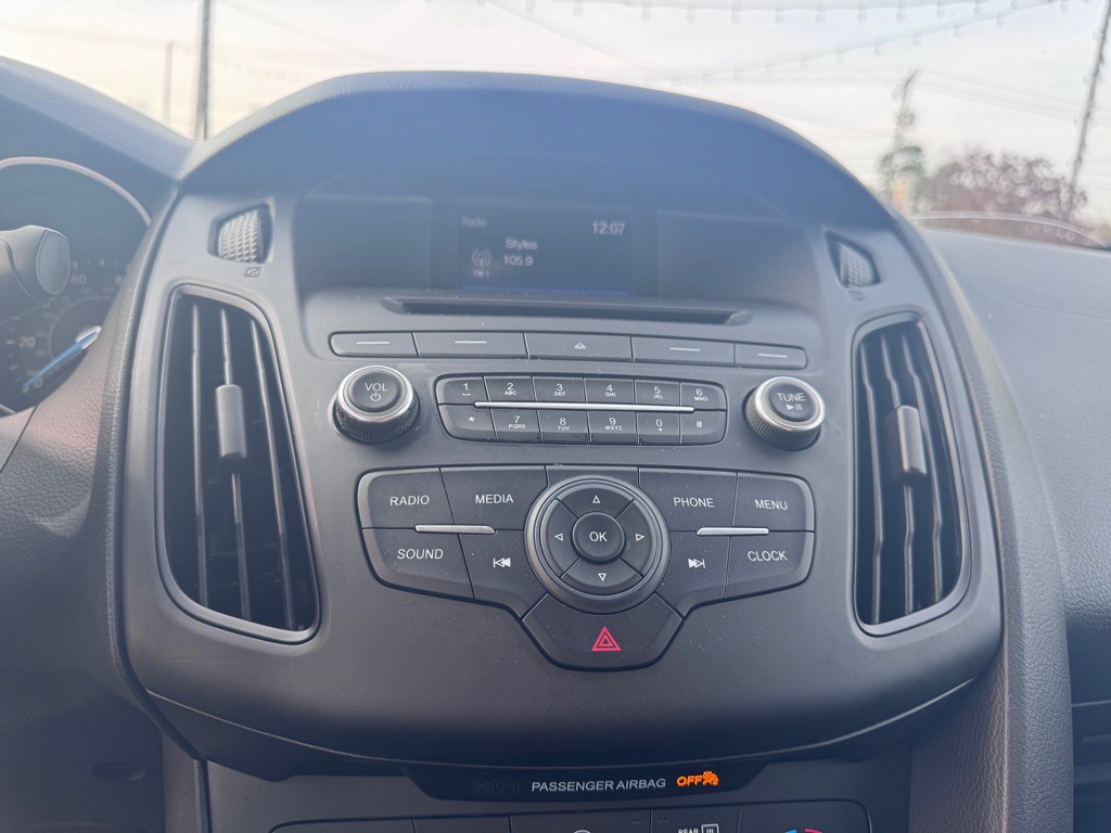 2016 Ford Focus Image 15