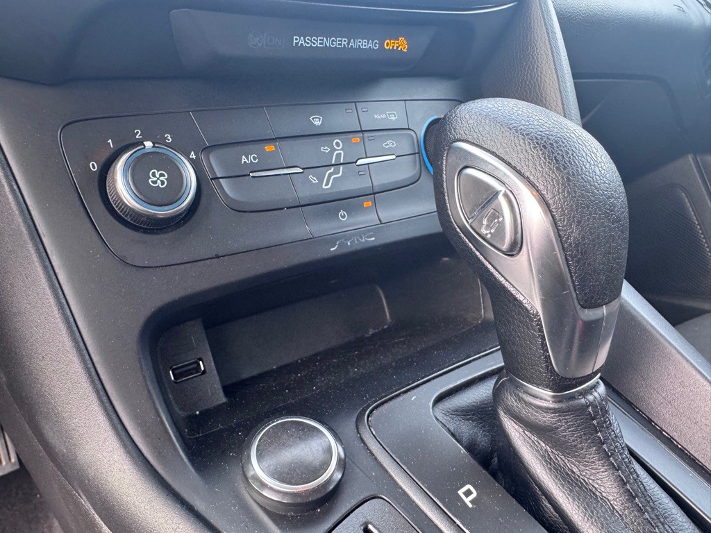 2016 Ford Focus Image 17