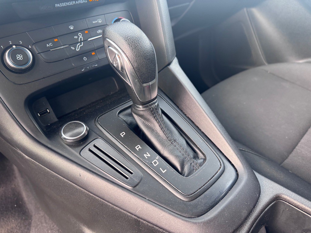 2016 Ford Focus Image 18