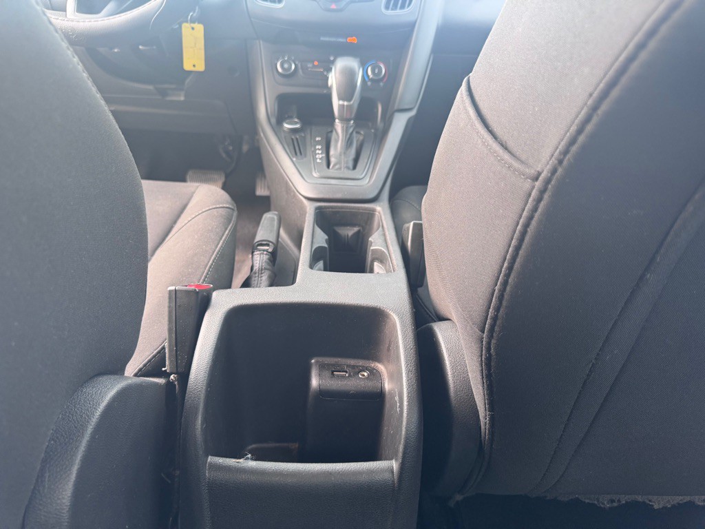 2016 Ford Focus Image 25