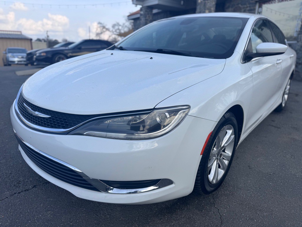 2015 Chrysler 200 Image 1
