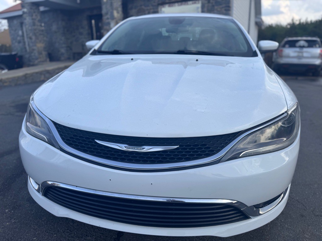 2015 Chrysler 200 Image 2