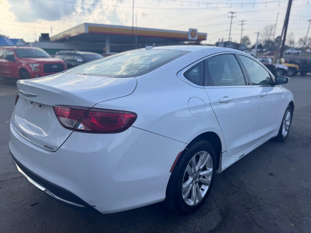 2015 Chrysler 200 Image 5