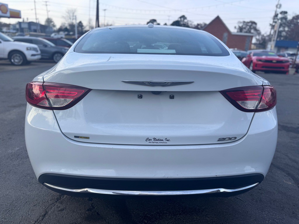 2015 Chrysler 200 Image 6