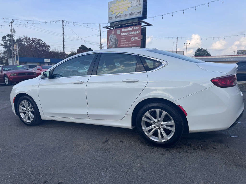 2015 Chrysler 200 Image 8
