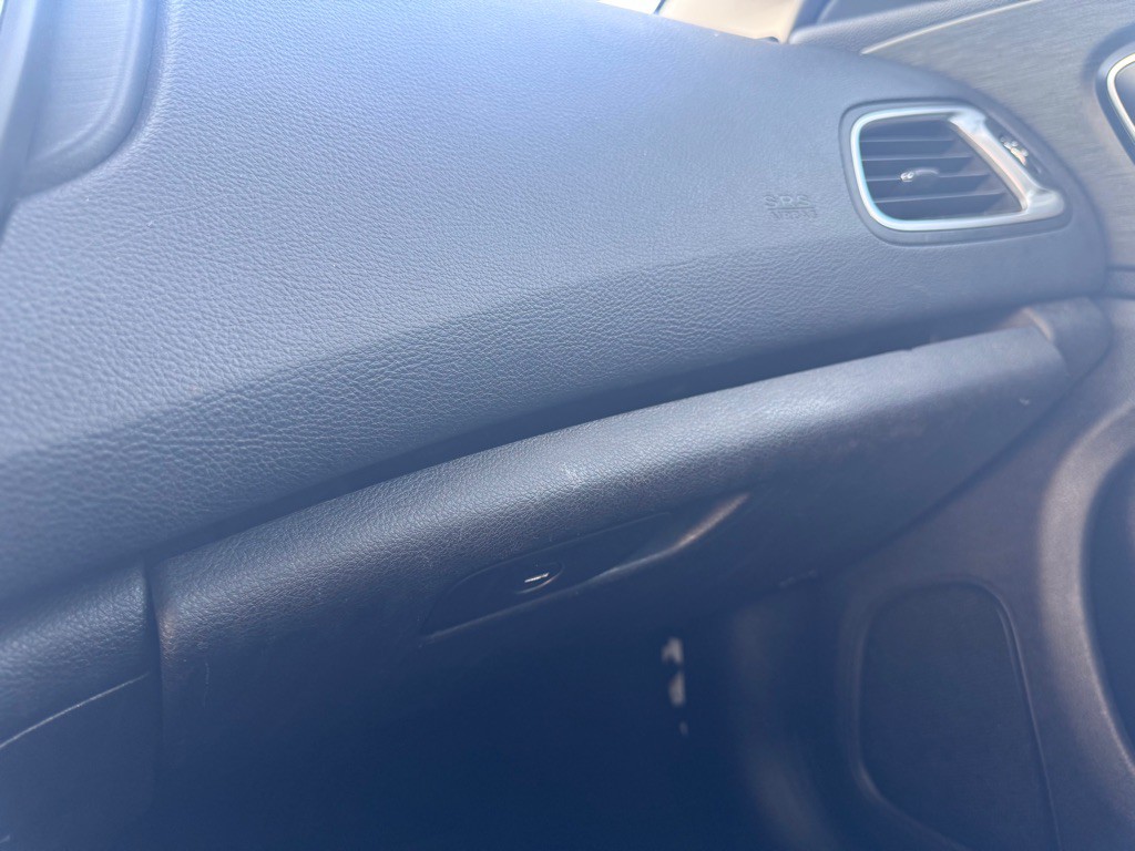 2015 Chrysler 200 Image 14