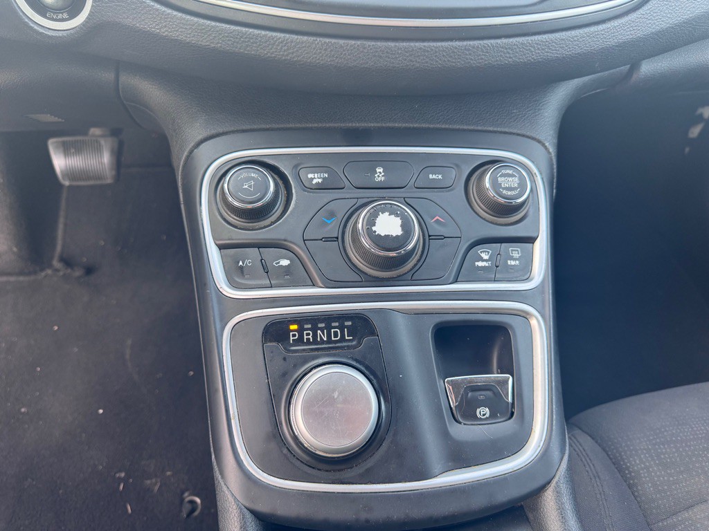 2015 Chrysler 200 Image 17