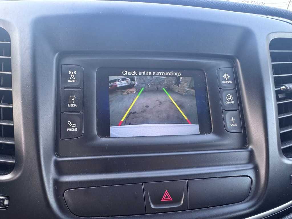 2015 Chrysler 200 Image 22