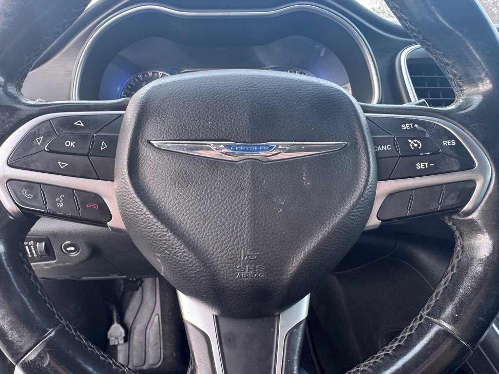 2015 Chrysler 200 Image 23