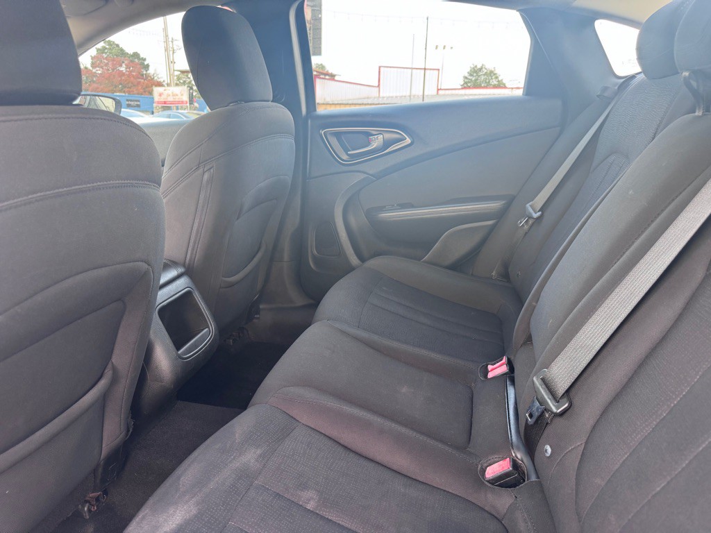 2015 Chrysler 200 Image 26