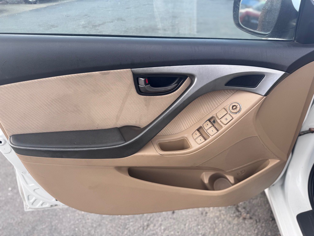2012 Hyundai Elantra Image 9