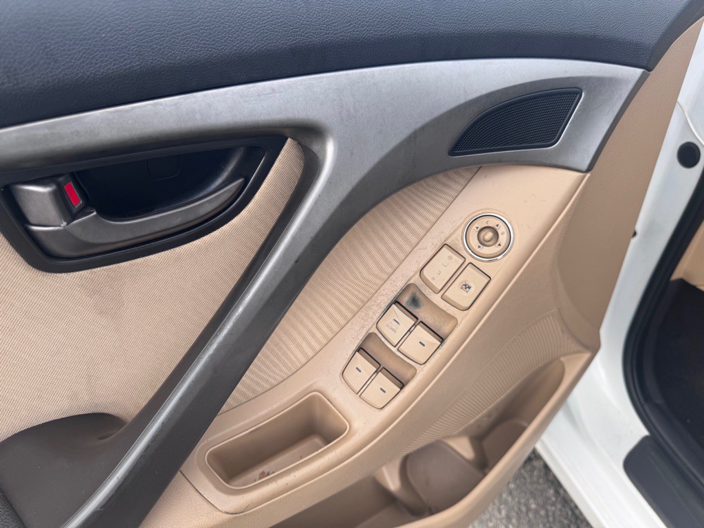 2012 Hyundai Elantra Image 10