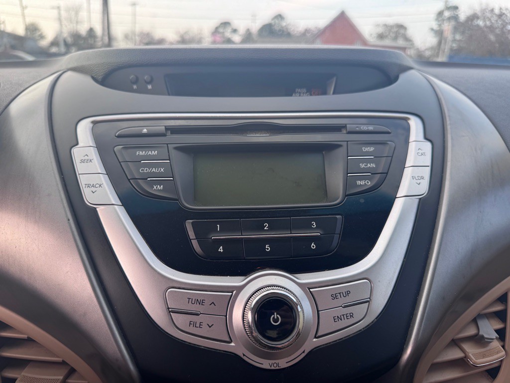 2012 Hyundai Elantra Image 15