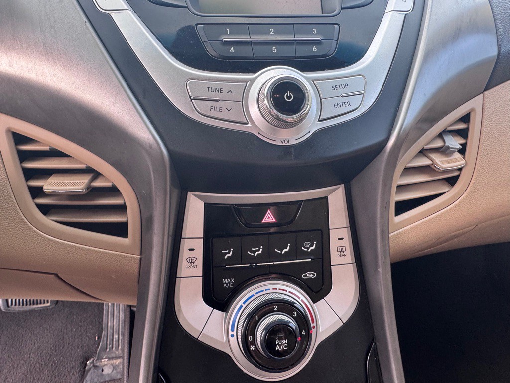 2012 Hyundai Elantra Image 16