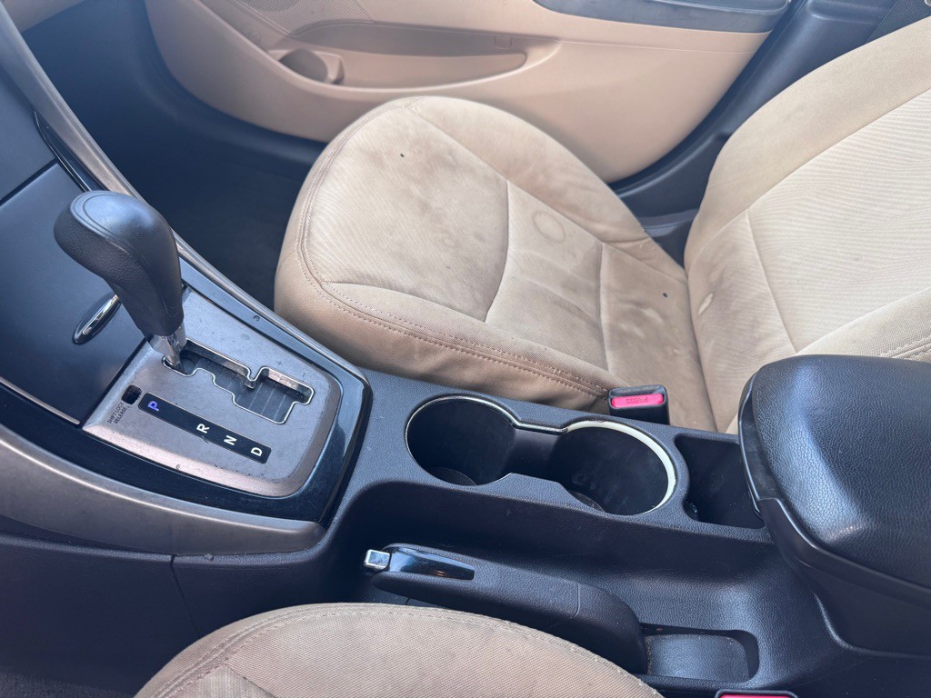 2012 Hyundai Elantra Image 19