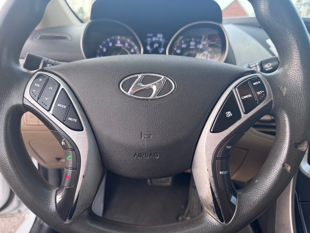 2012 Hyundai Elantra Image 22