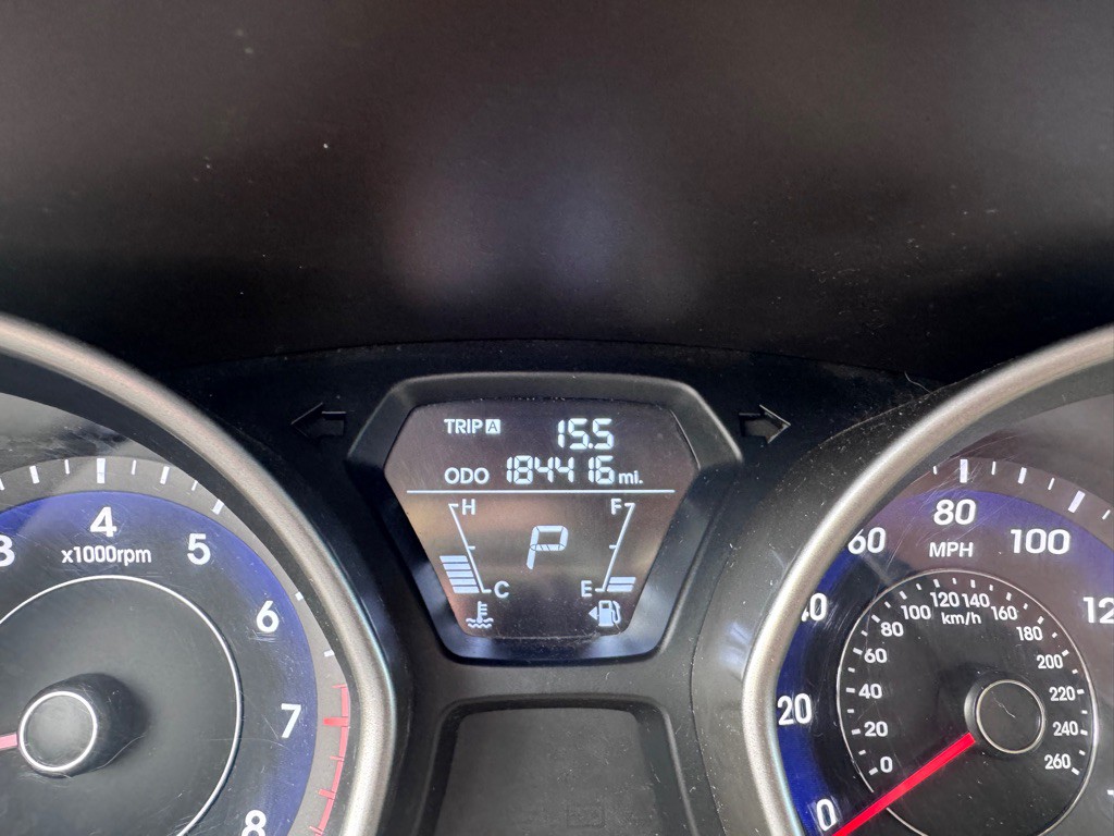 2012 Hyundai Elantra Image 23