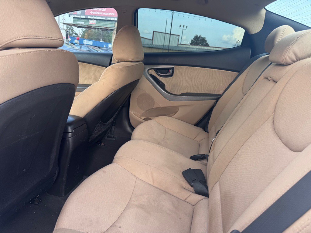 2012 Hyundai Elantra Image 24