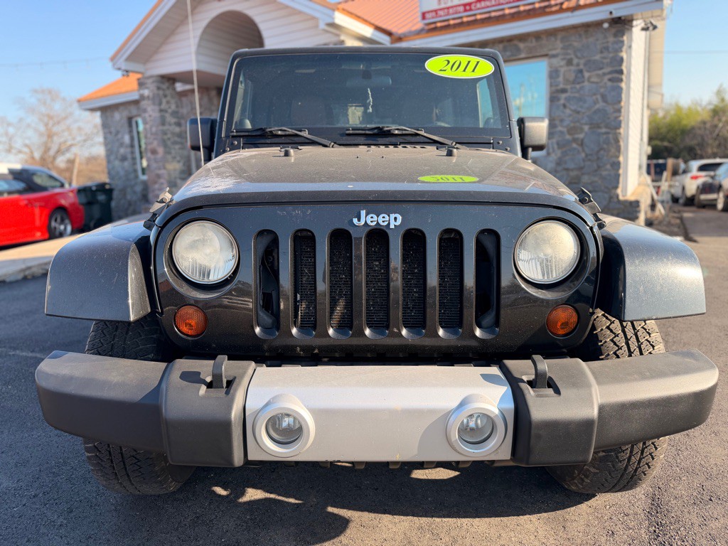 2011 Jeep Wrangler Unlimited Image 2