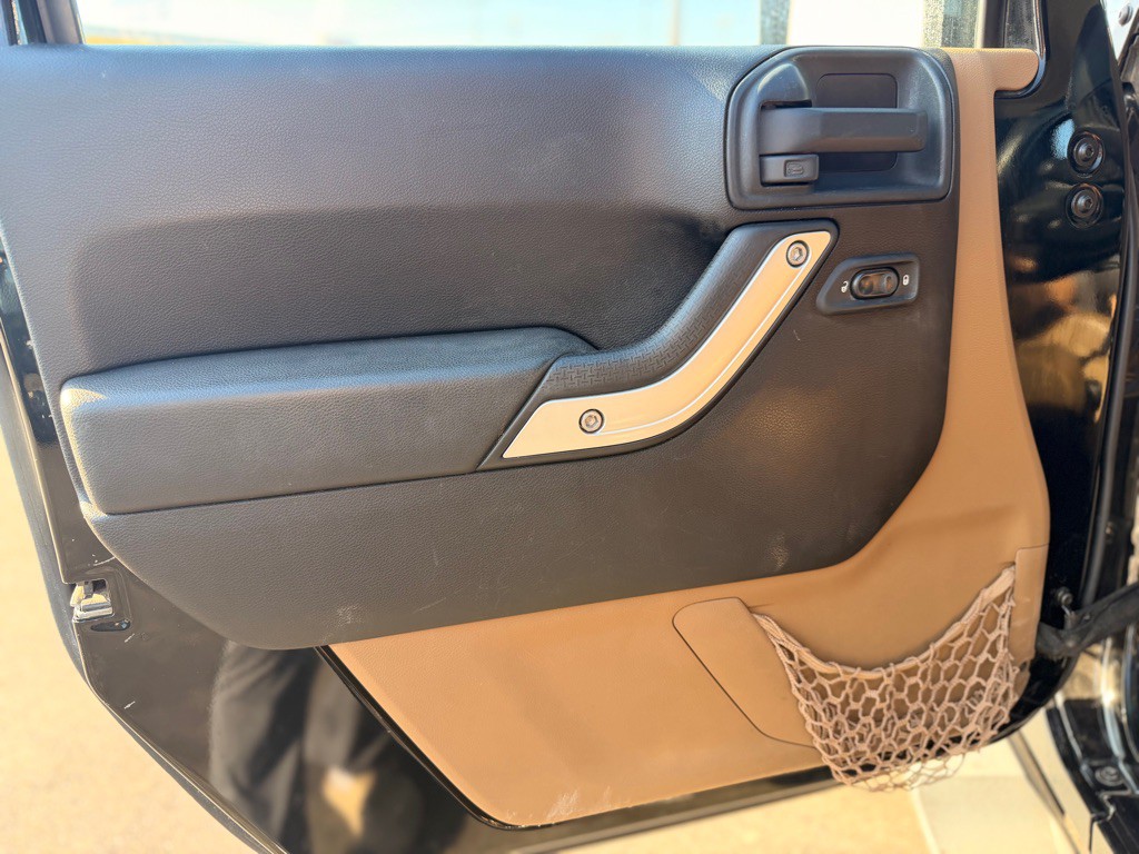 2011 Jeep Wrangler Unlimited Image 9