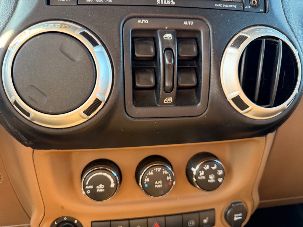 2011 Jeep Wrangler Unlimited Image 14