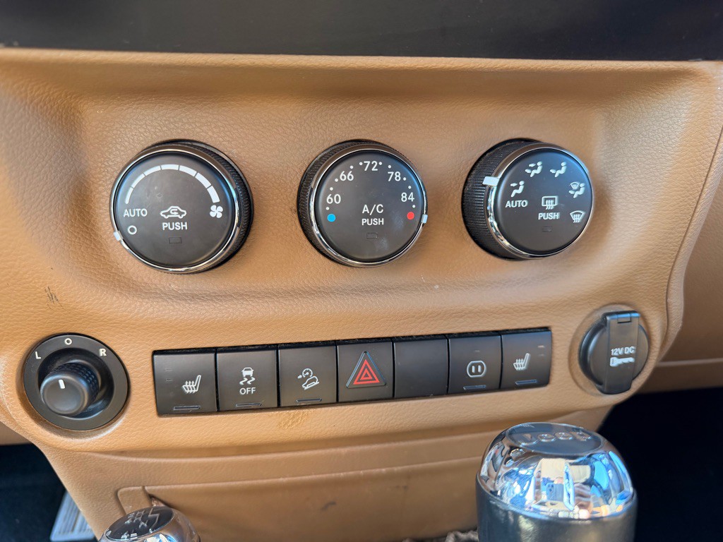2011 Jeep Wrangler Unlimited Image 15