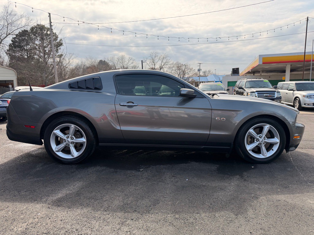 2011 Ford Mustang Image 4