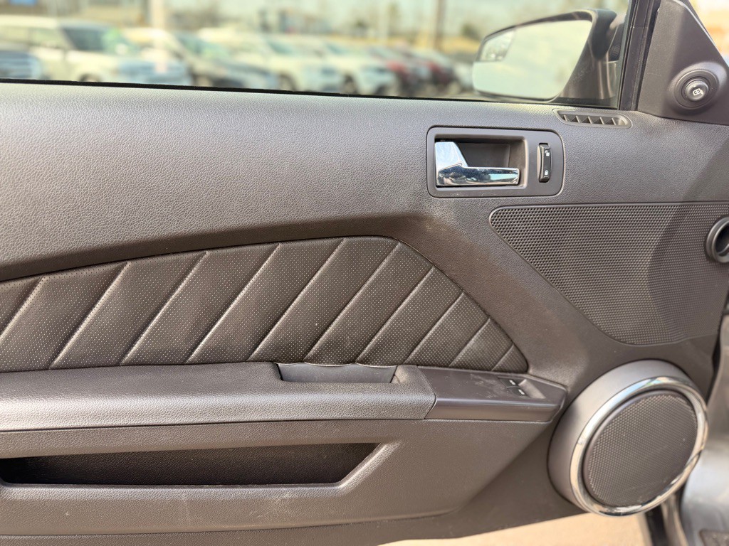 2011 Ford Mustang Image 9