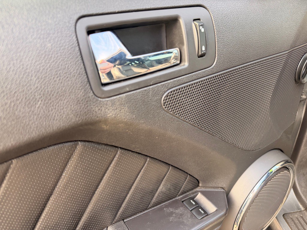 2011 Ford Mustang Image 10