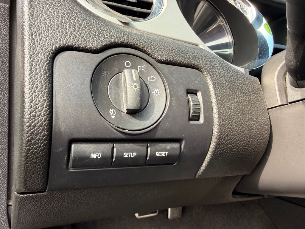 2011 Ford Mustang Image 12