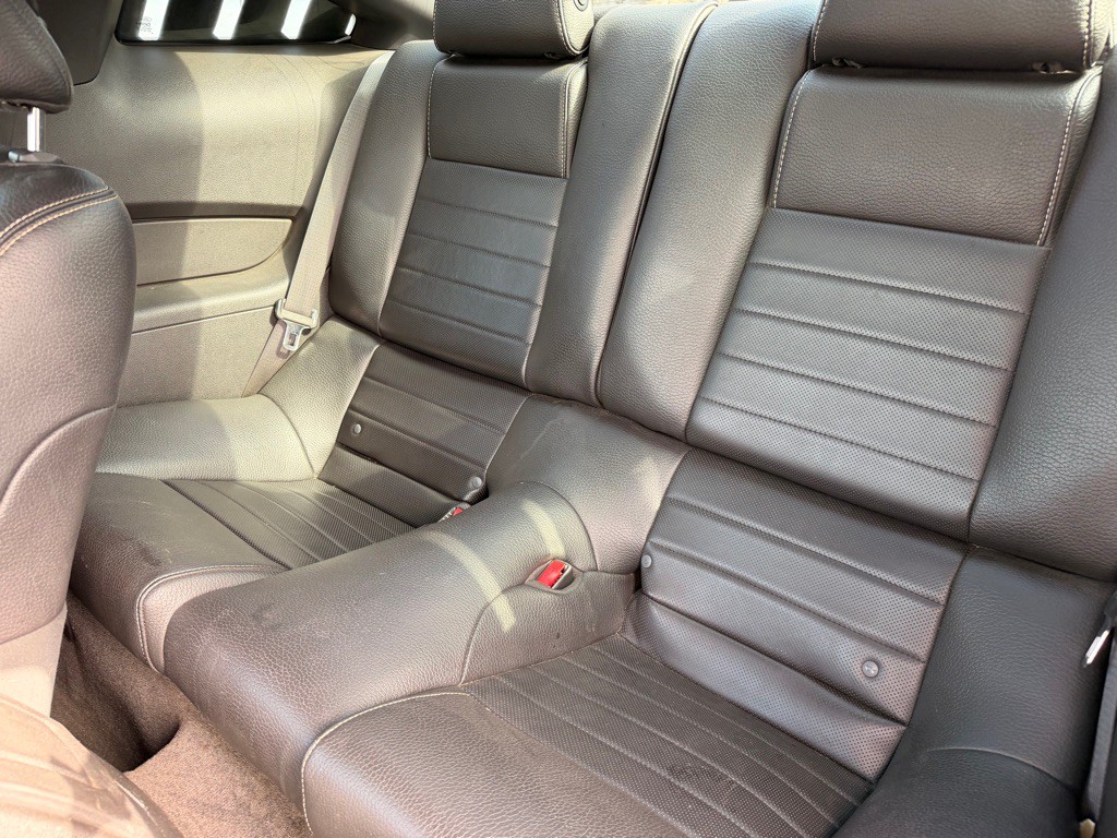 2011 Ford Mustang Image 24