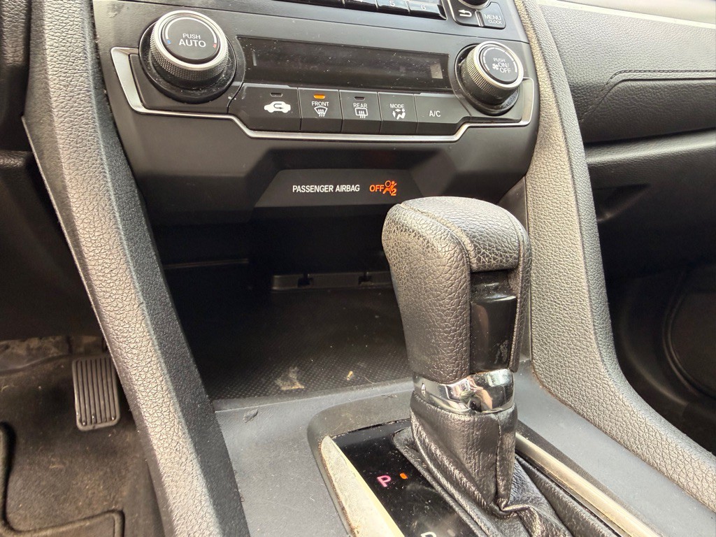 2018 Honda Civic Image 16