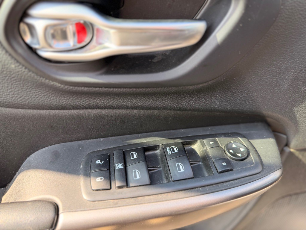 2019 Jeep Cherokee Image 10