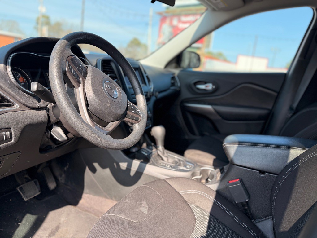 2019 Jeep Cherokee Image 11