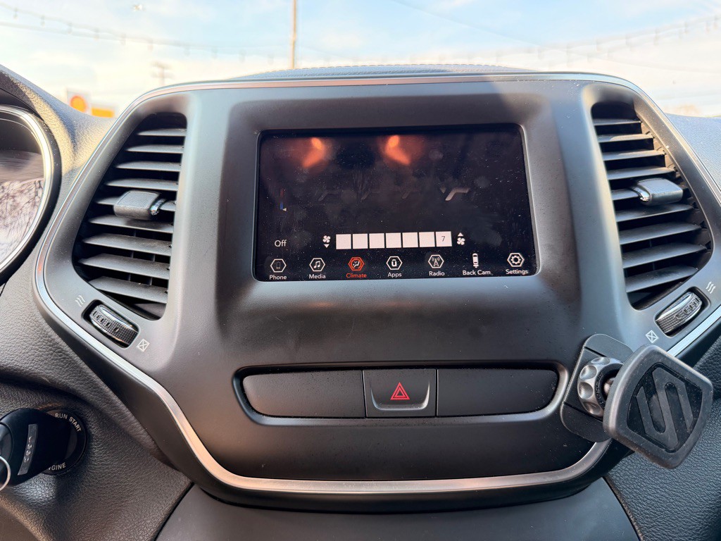 2019 Jeep Cherokee Image 15