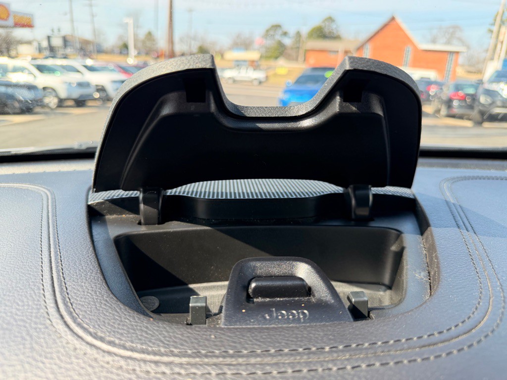 2019 Jeep Cherokee Image 17