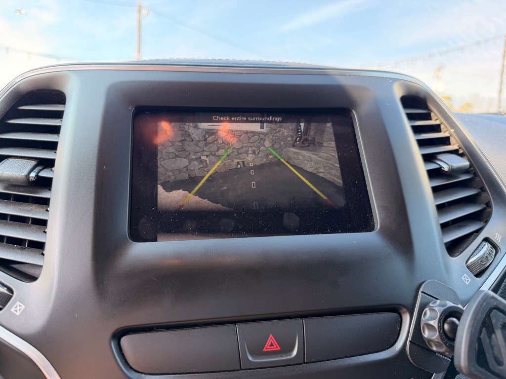 2019 Jeep Cherokee Image 24