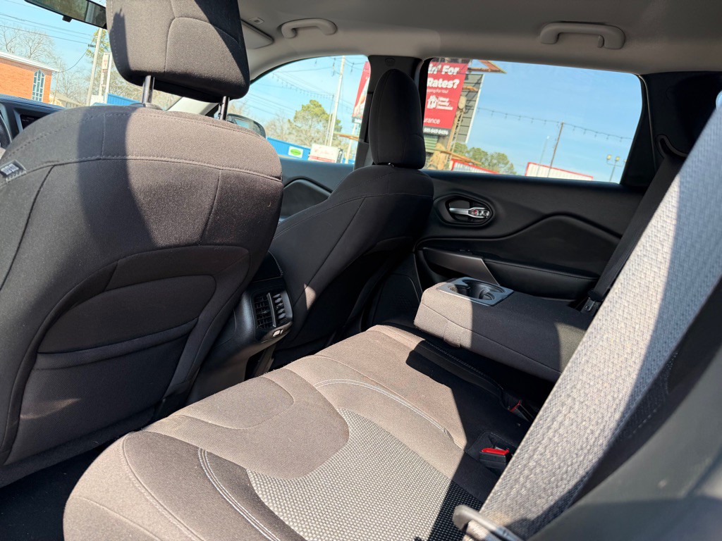 2019 Jeep Cherokee Image 28