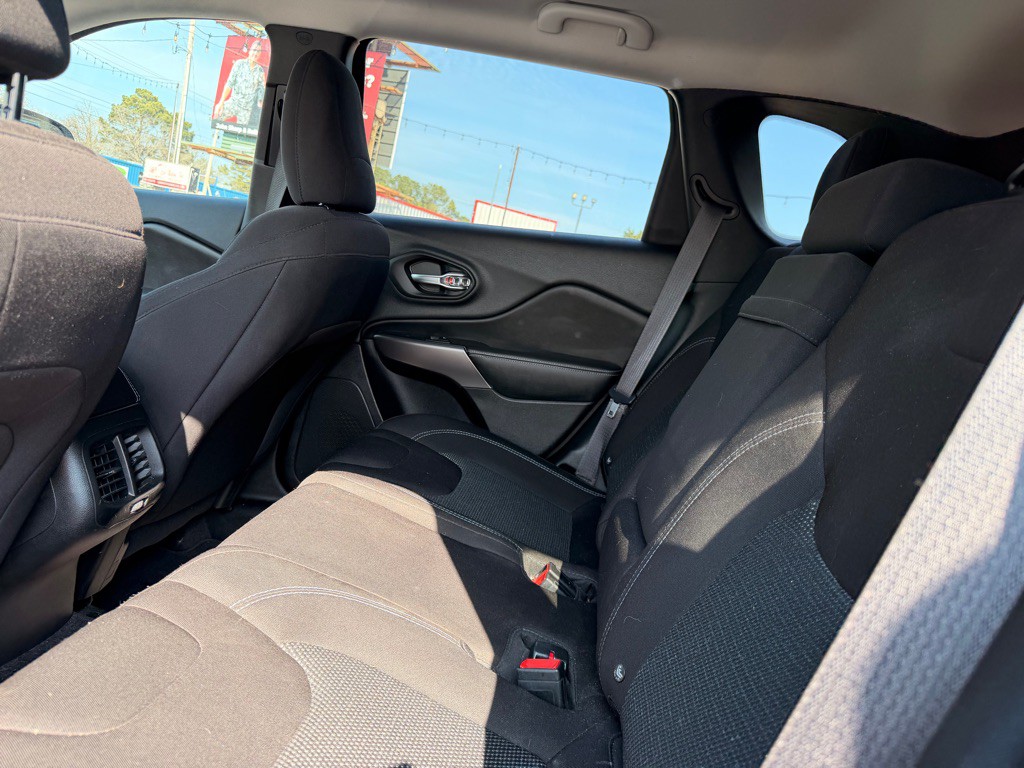 2019 Jeep Cherokee Image 29