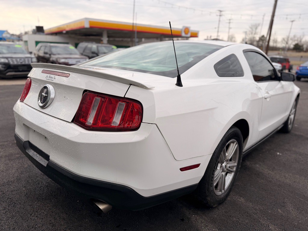 2011 Ford Mustang Image 5